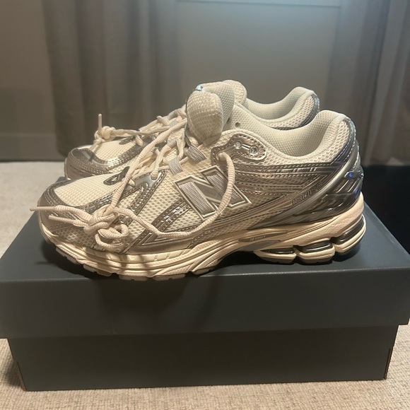 Size 6.5 Men / 8 Wom - New Balance 1906R - Silver  New Balance 1906R Women’s Size 8, Men’s Size 6.5